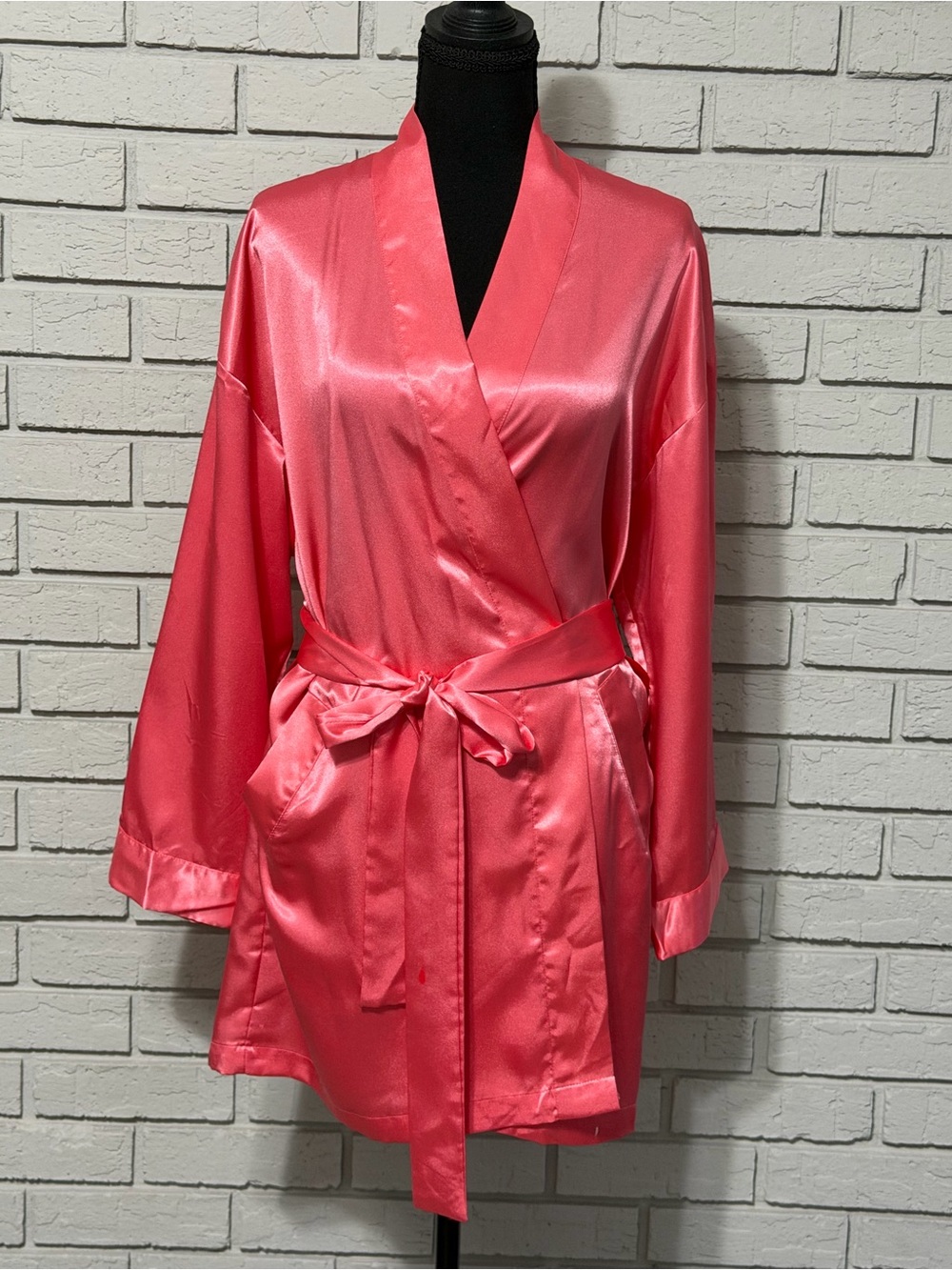 Victoria's Secret Satin Kimono Robe Pink M/L Women Tie Closure V-Neck 3/4 Sleeve